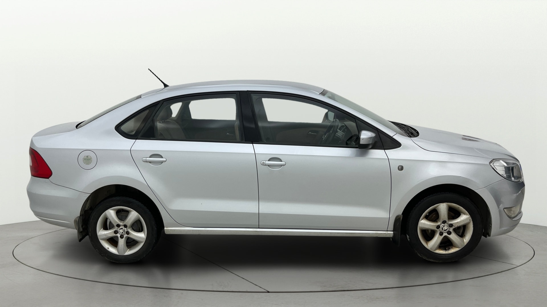 View 2014 Skoda Rapid 1.6 MPI Ambition Petrol BS IV Image 8 Used 2014 Skoda Rapid 1.6 MPI Ambition Petrol BS IV Image 8