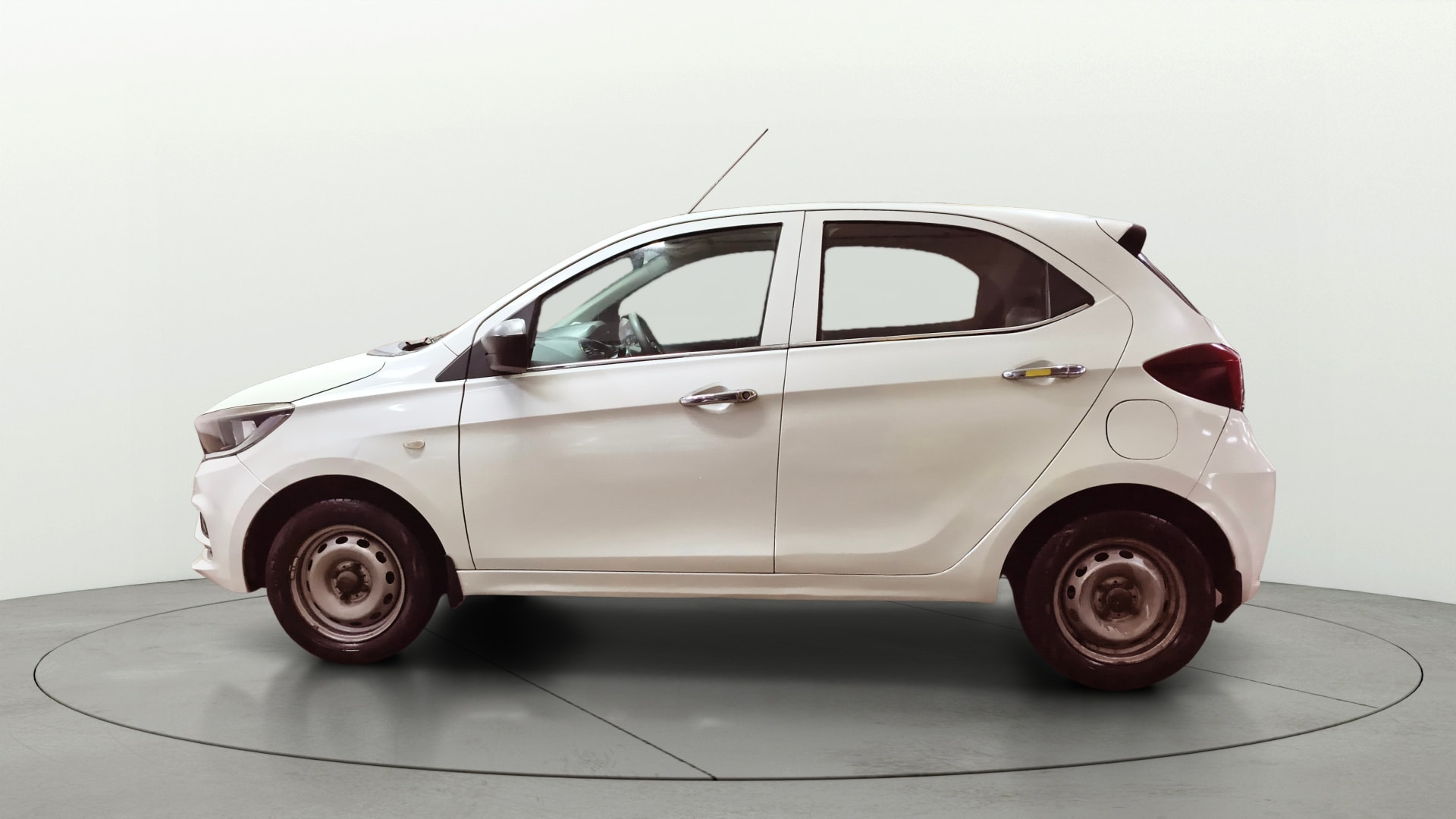 View 2020 Tata Tiago Revotorq XB Image 5 Used 2020 Tata Tiago Revotorq XB Image 5