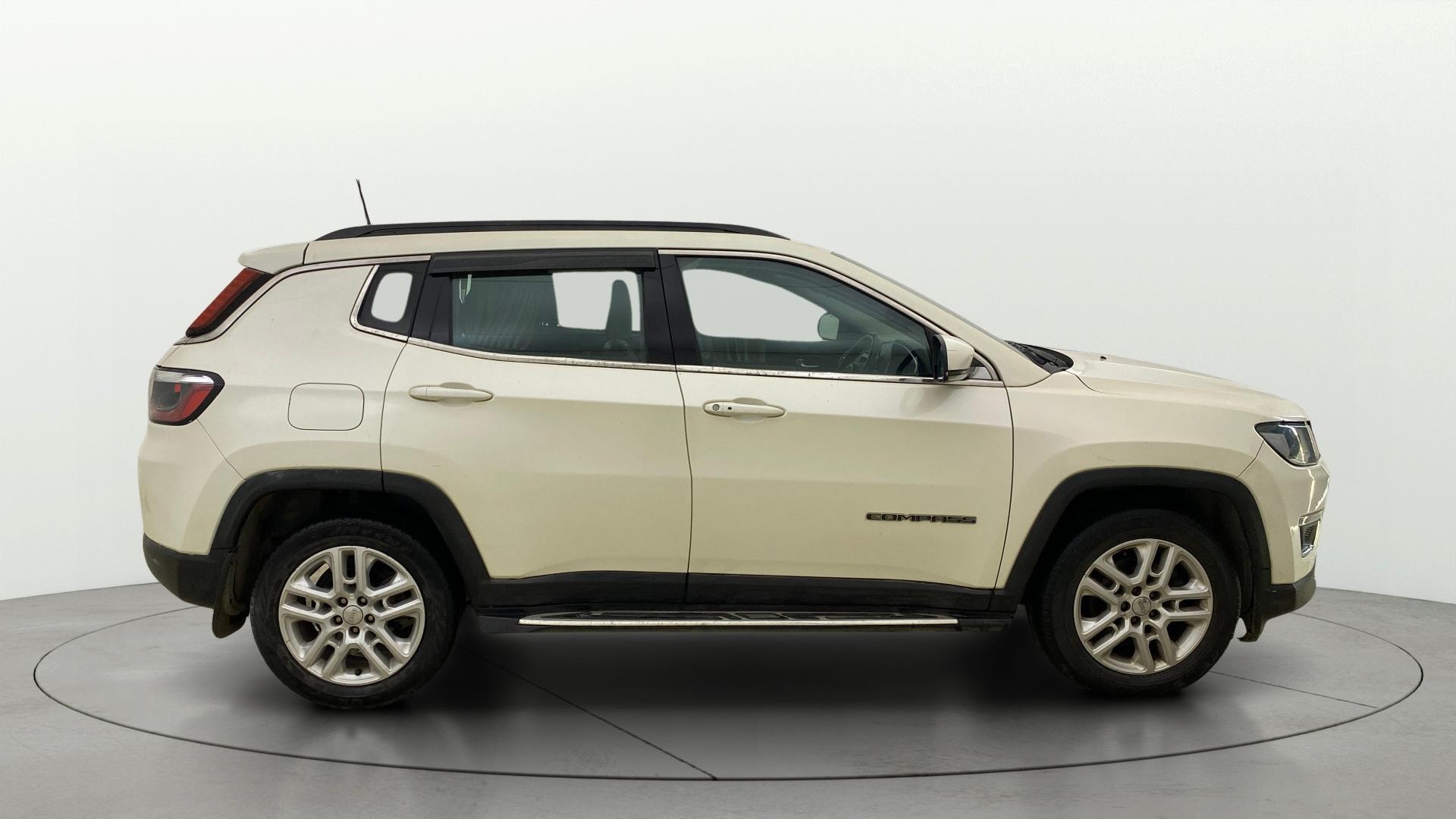 View 2017 Jeep Compass Limited 4X4 2.0 Diesel BS IV Image 8 Used 2017 Jeep Compass Limited 4X4 2.0 Diesel BS IV Image 8