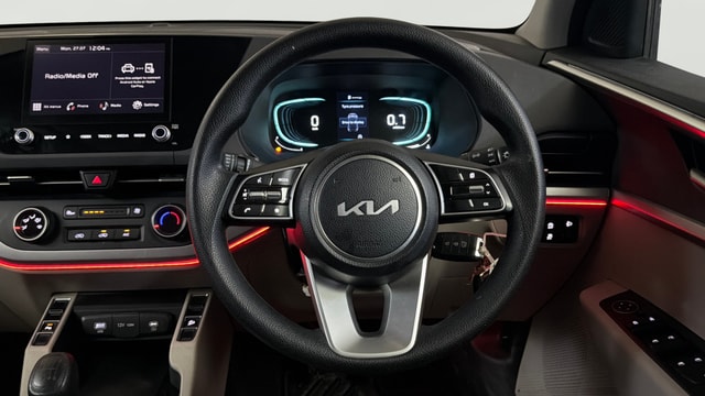 View Kia Carens Image 21 Used Kia Carens Image 21
