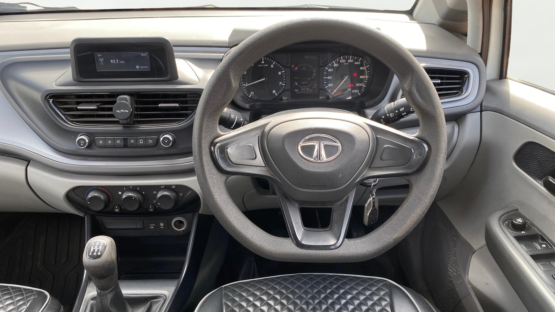 View 2020 Tata Altroz XM Petrol Image 20 Used 2020 Tata Altroz XM Petrol Image 20