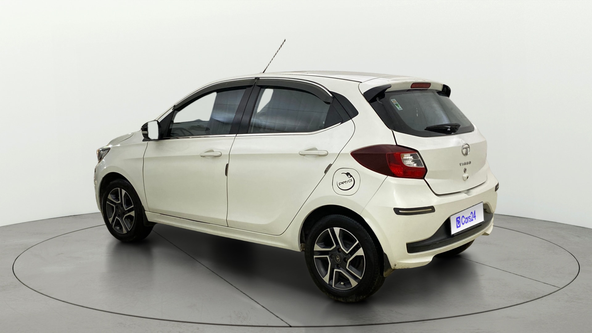 View 2021 Tata Tiago Revotorq XB Image 2 Used 2021 Tata Tiago Revotorq XB Image 2