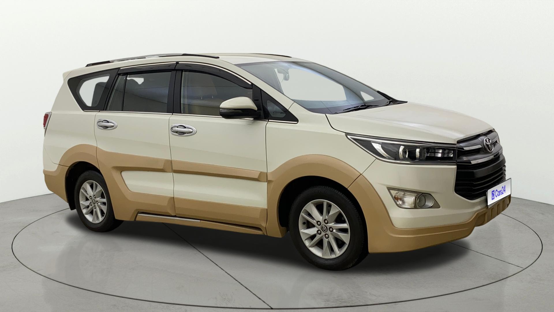 View 2017 Toyota Innova Crysta 2.4 VX MT 7-Seater BS IV Image 37 Used 2017 Toyota Innova Crysta 2.4 VX MT 7-Seater BS IV Image 37