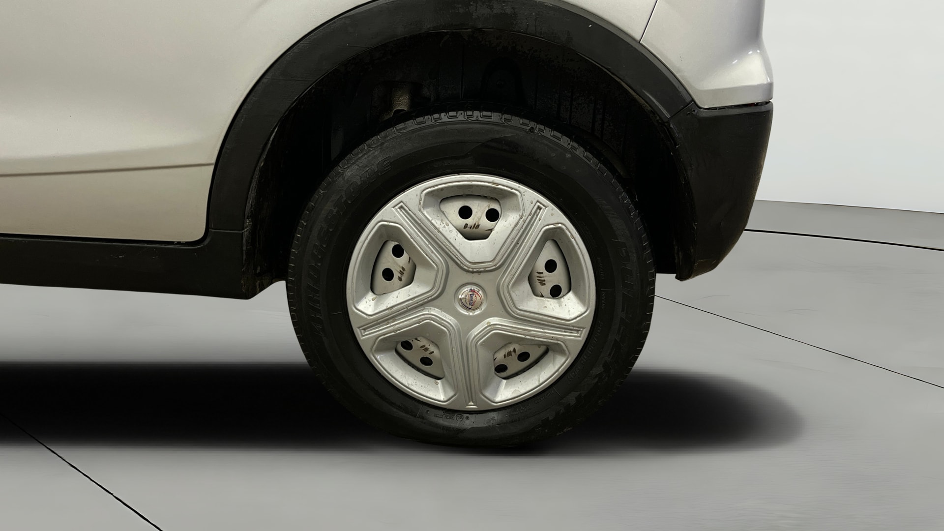 View 2021 Mahindra XUV300 W4 Petrol BS IV Image 7 Used 2021 Mahindra XUV300 W4 Petrol BS IV Image 7