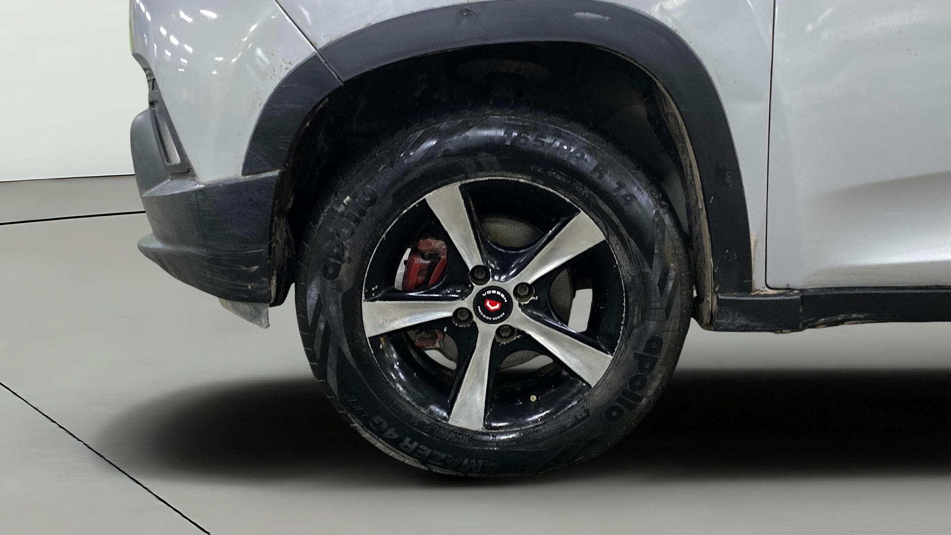 View 2017 Mahindra KUV100 K4 Plus Petrol 5 Seater BS IV Image 33 Used 2017 Mahindra KUV100 K4 Plus Petrol 5 Seater BS IV Image 33