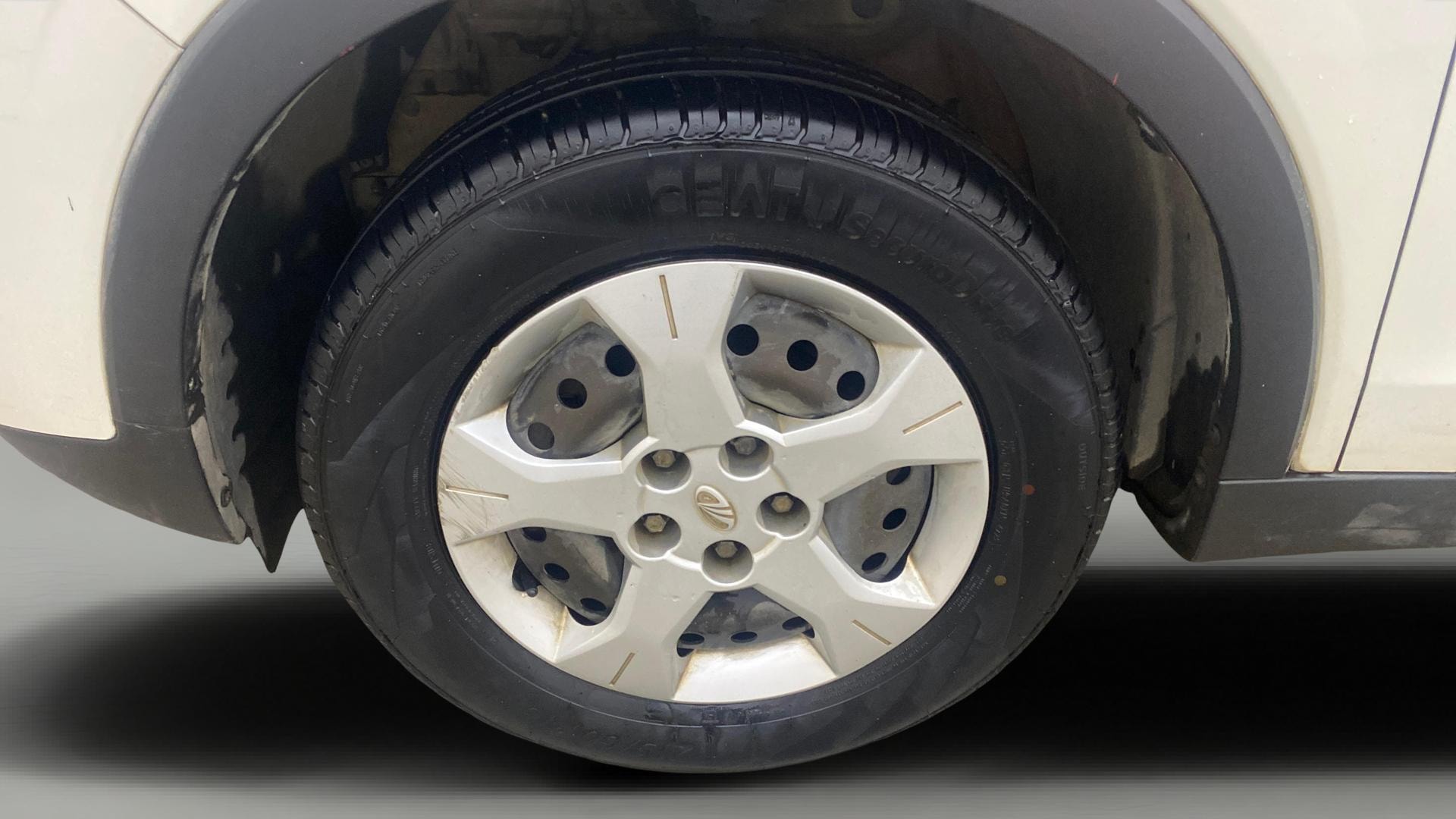 View 2019 Mahindra XUV300 W4 Petrol BS IV Image 32 Used 2019 Mahindra XUV300 W4 Petrol BS IV Image 32