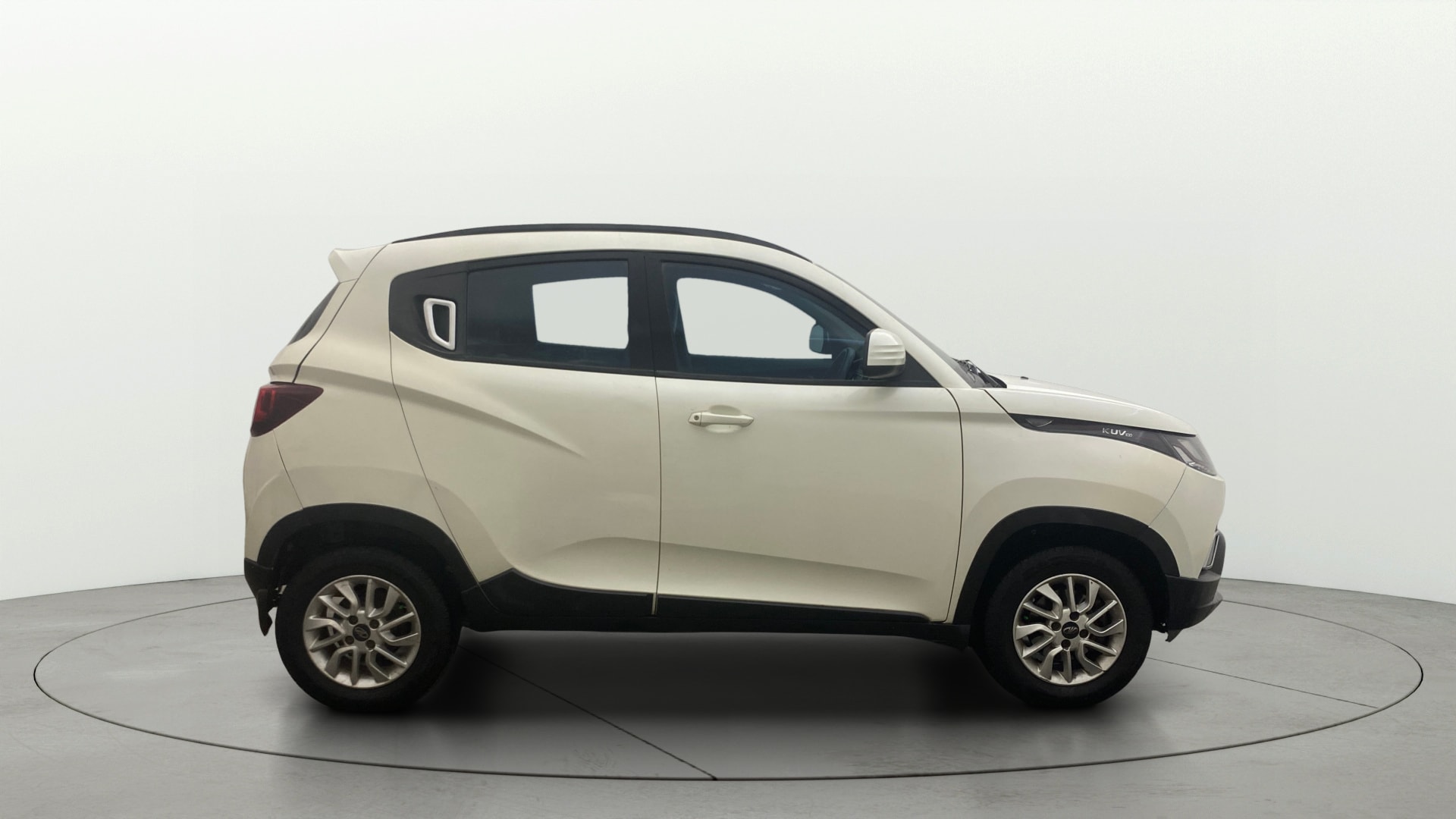 View 2016 Mahindra KUV100 K8 Diesel 5 Seater BS IV Image 8 Used 2016 Mahindra KUV100 K8 Diesel 5 Seater BS IV Image 8