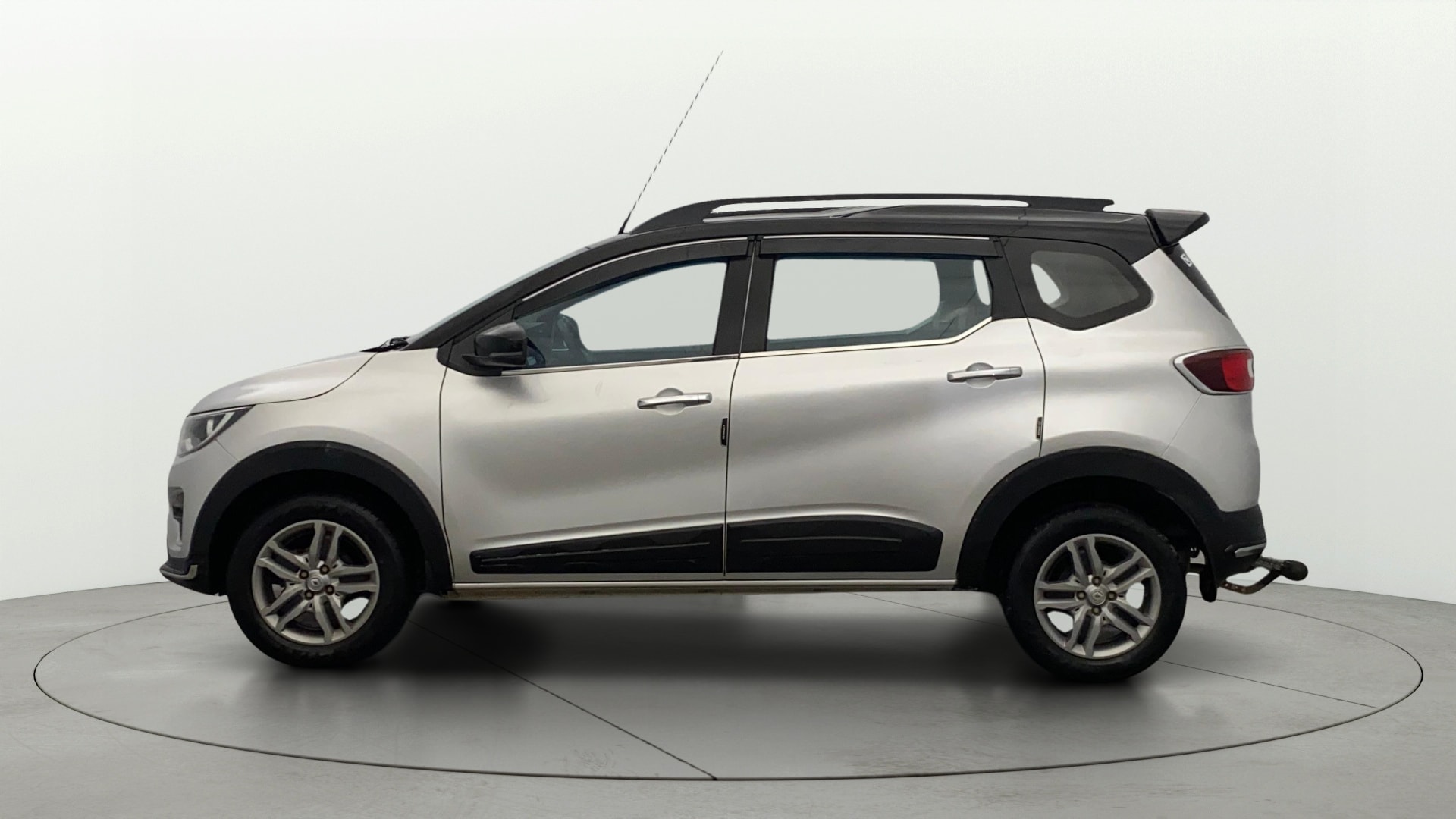 View 2023 Renault Triber RXZ Image 5 Used 2023 Renault Triber RXZ Image 5
