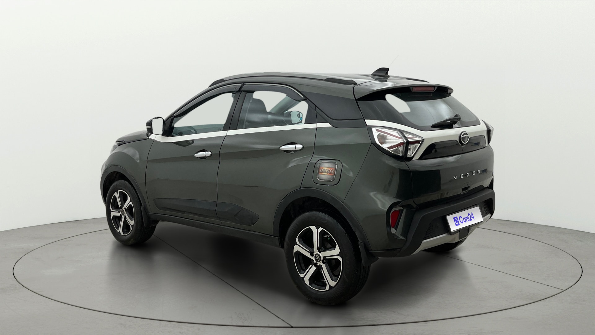View 2022 Tata Nexon Revotron XE Image 2 Used 2022 Tata Nexon Revotron XE Image 2