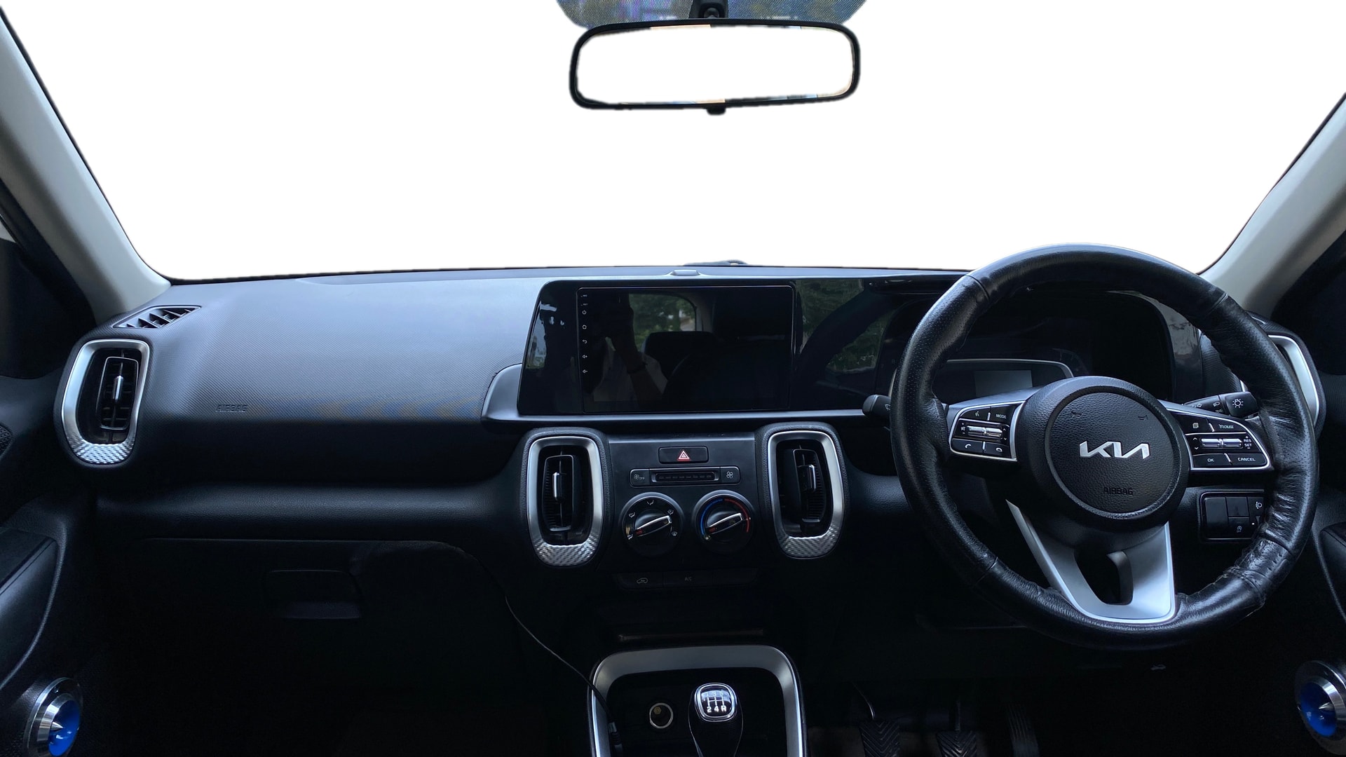 View 2023 Kia Sonet HTE Petrol Image 16 Used 2023 Kia Sonet HTE Petrol Image 16