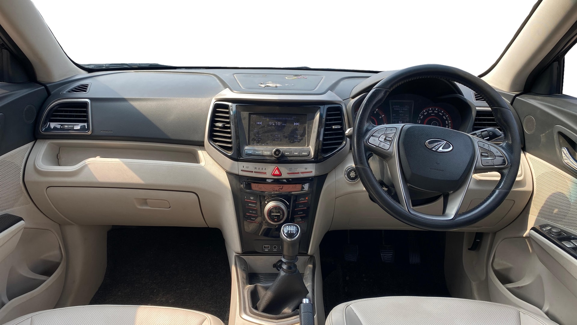 View 2019 Mahindra XUV300 W4 Petrol BS IV Image 16 Used 2019 Mahindra XUV300 W4 Petrol BS IV Image 16