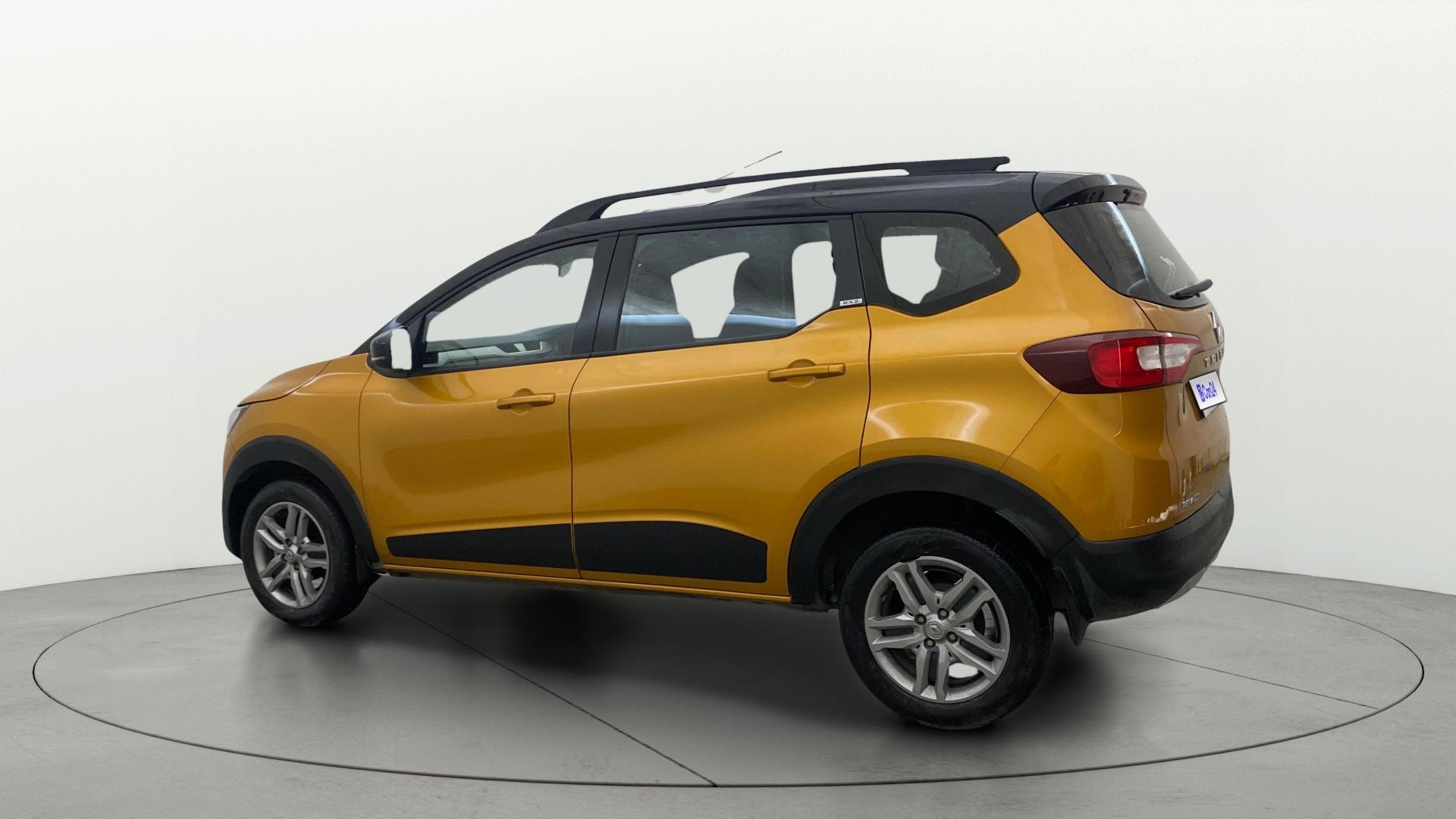 View 2021 Renault Triber RXZ AMT Dual Tone Image 2 Used 2021 Renault Triber RXZ AMT Dual Tone Image 2