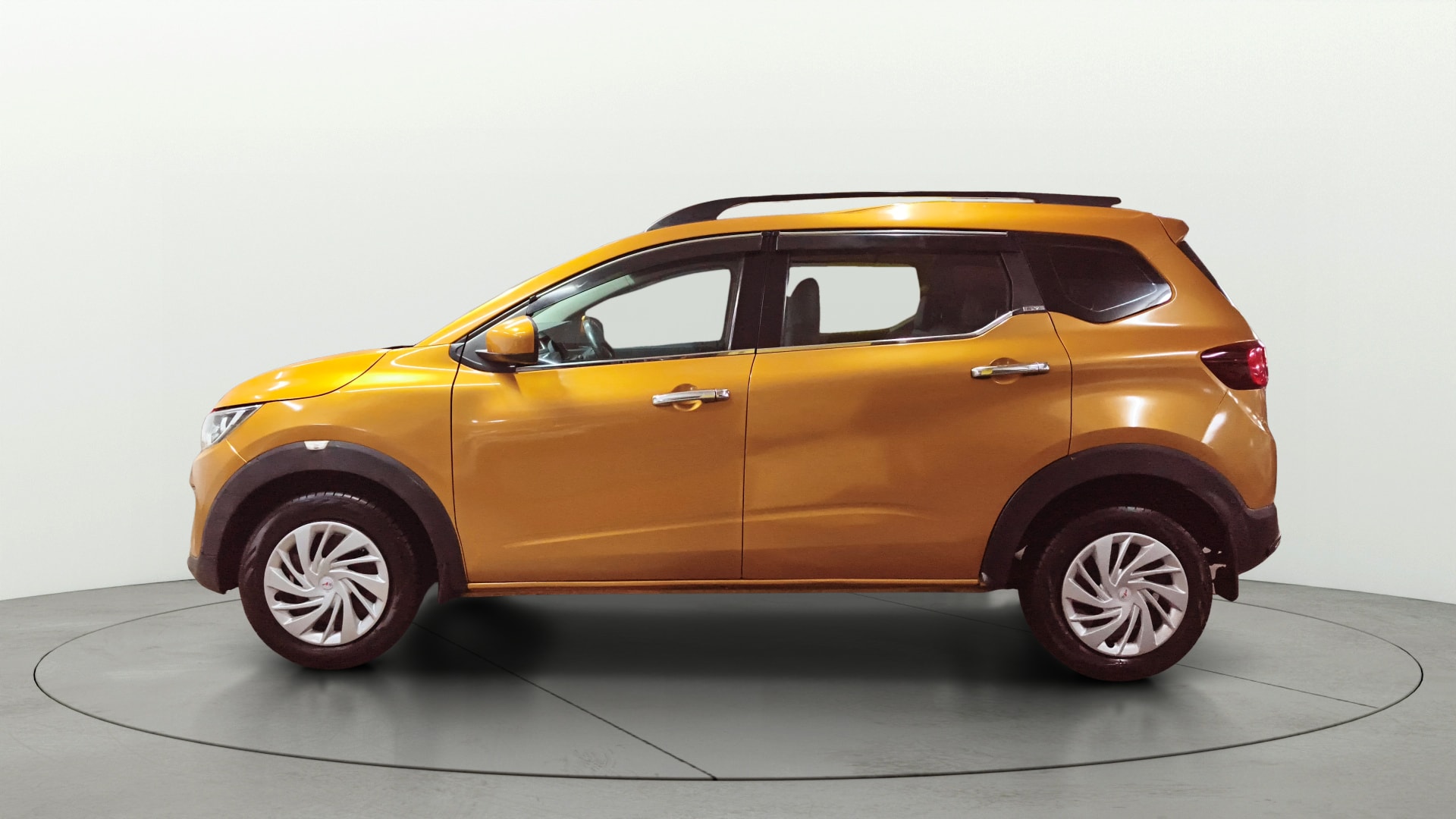 View 2020 Renault Triber RXZ Image 5 Used 2020 Renault Triber RXZ Image 5