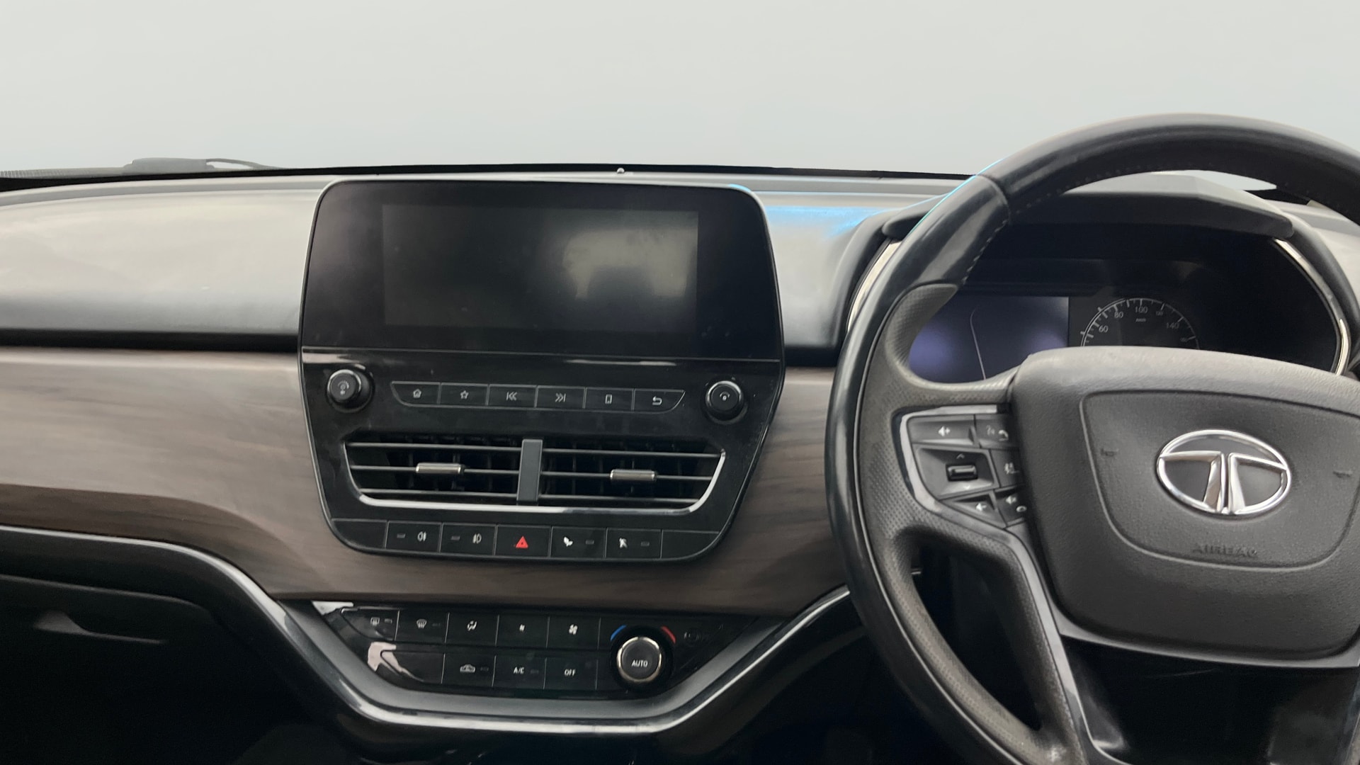 View 2022 Tata Safari 4X2 Image 34 Used 2022 Tata Safari 4X2 Image 34