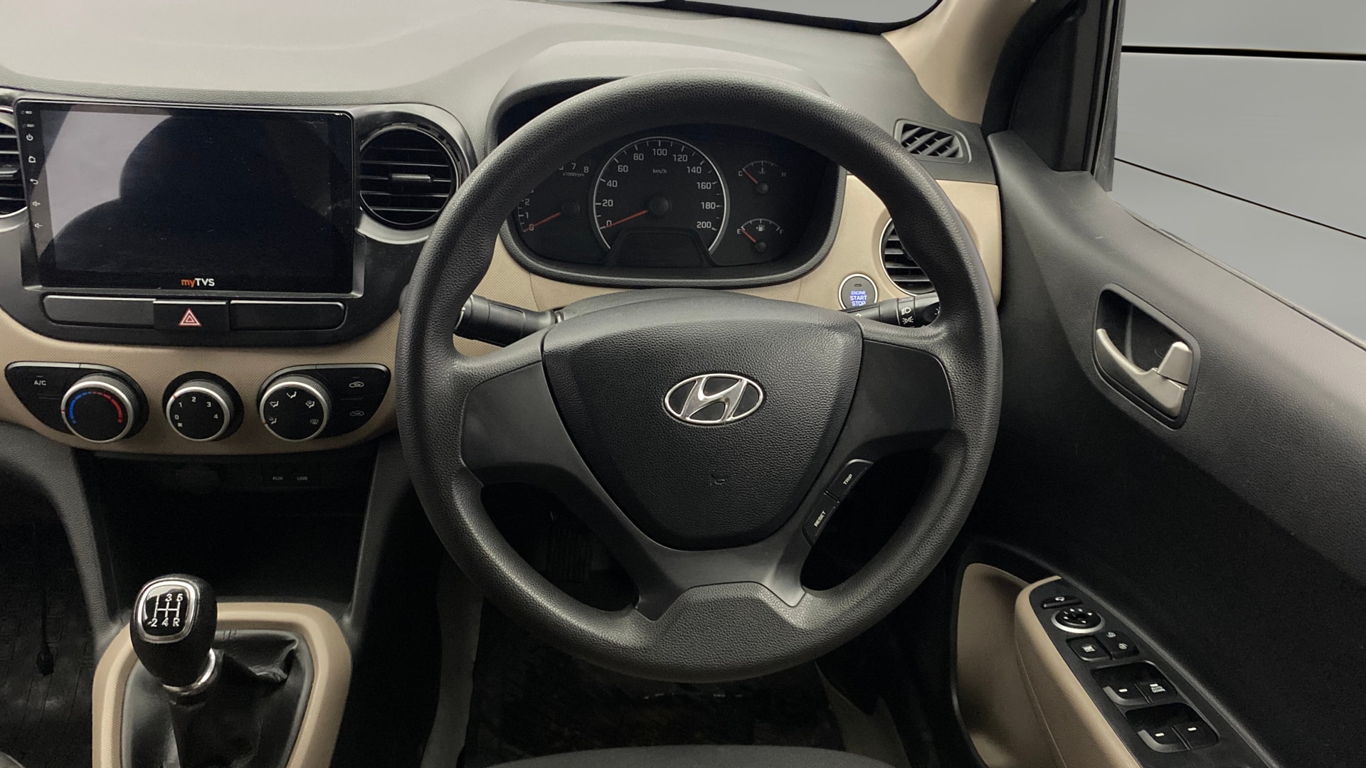 View 2014 Hyundai Grand i10 Sportz 1.2 Kappa Image 14 Used 2014 Hyundai Grand i10 Sportz 1.2 Kappa Image 14