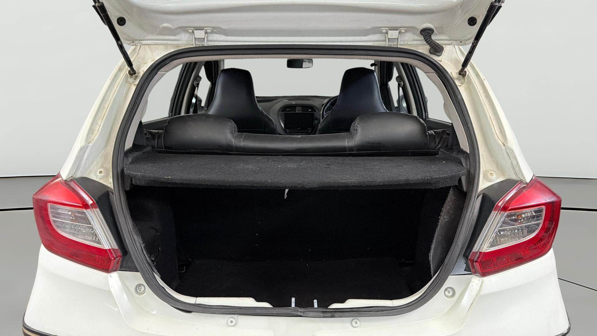 View 2018 Tata Tiago Revotorq XB Image 37 Used 2018 Tata Tiago Revotorq XB Image 37