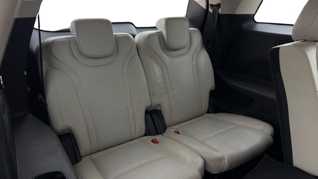 View Mahindra XUV700 Image 10 Used Mahindra XUV700 Image 10