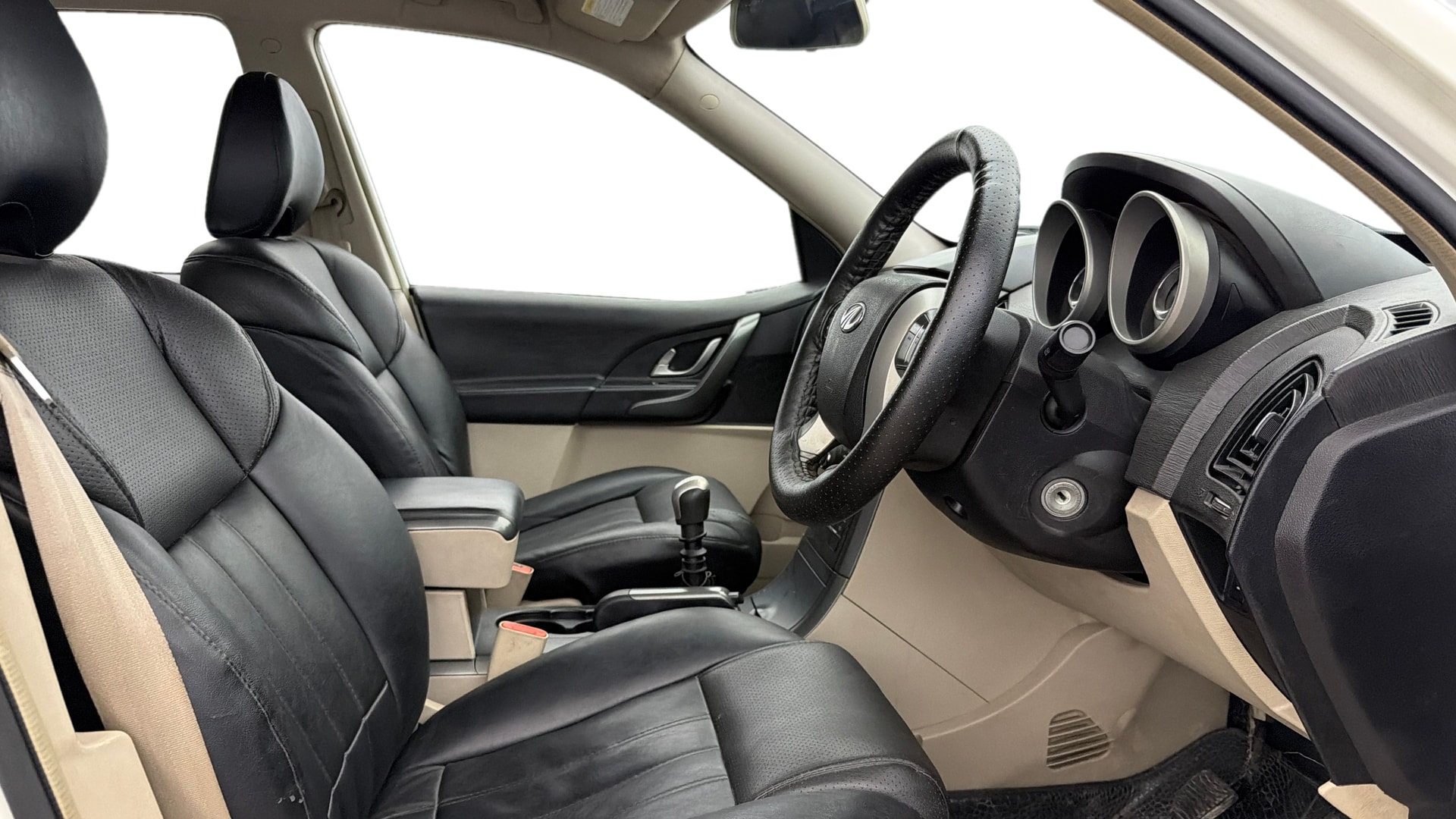 View 2018 Mahindra XUV500 W4 BS4 1.99 litre Image 28 Used 2018 Mahindra XUV500 W4 BS4 1.99 litre Image 28