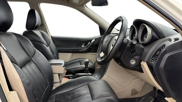 View Mahindra XUV500 Image 28 Used Mahindra XUV500 Image 28