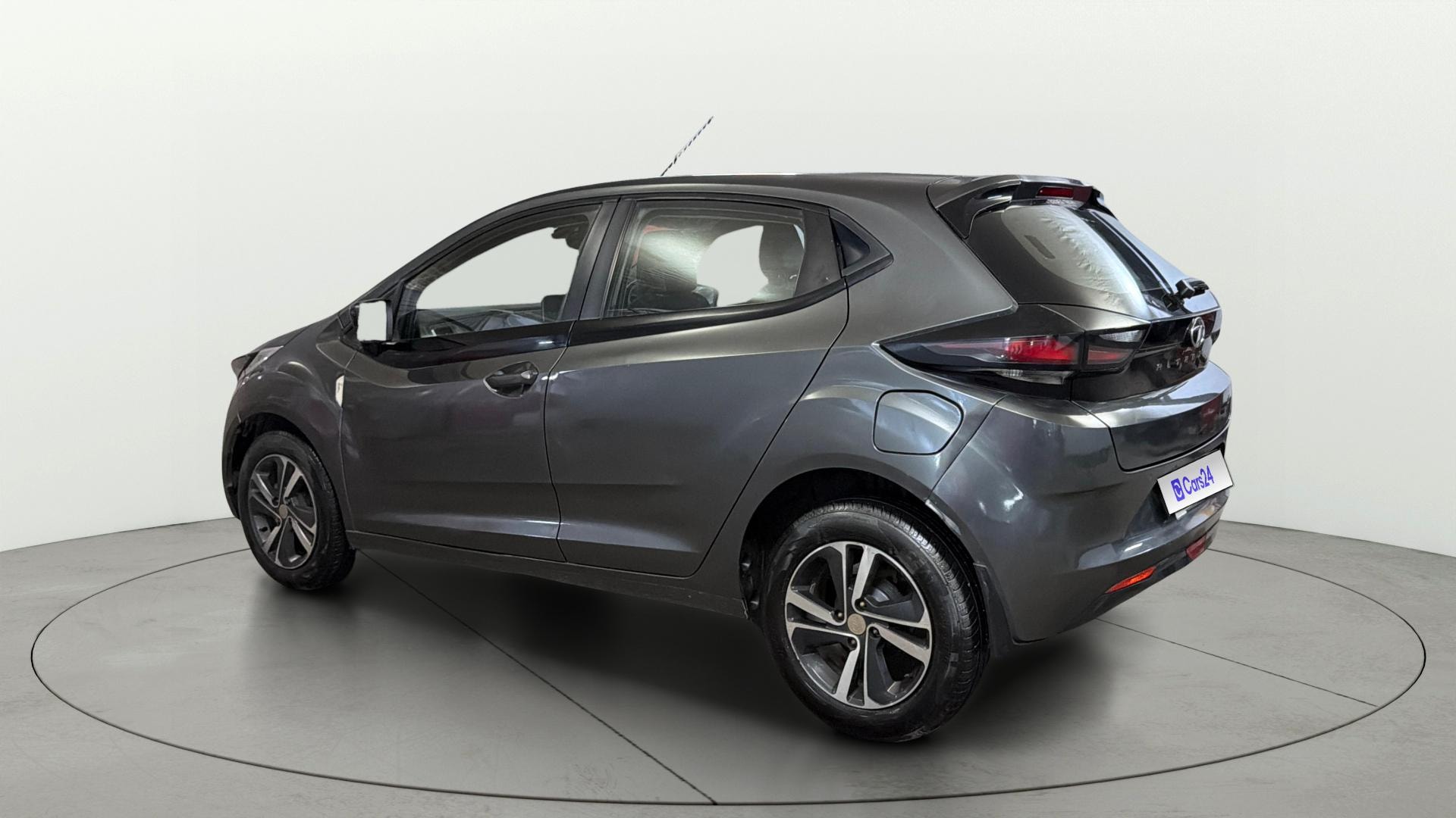 View 2022 Tata Altroz XZ Plus Petrol Image 2 Used 2022 Tata Altroz XZ Plus Petrol Image 2