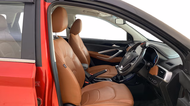 View MG Hector Plus Image 19 Used MG Hector Plus Image 19