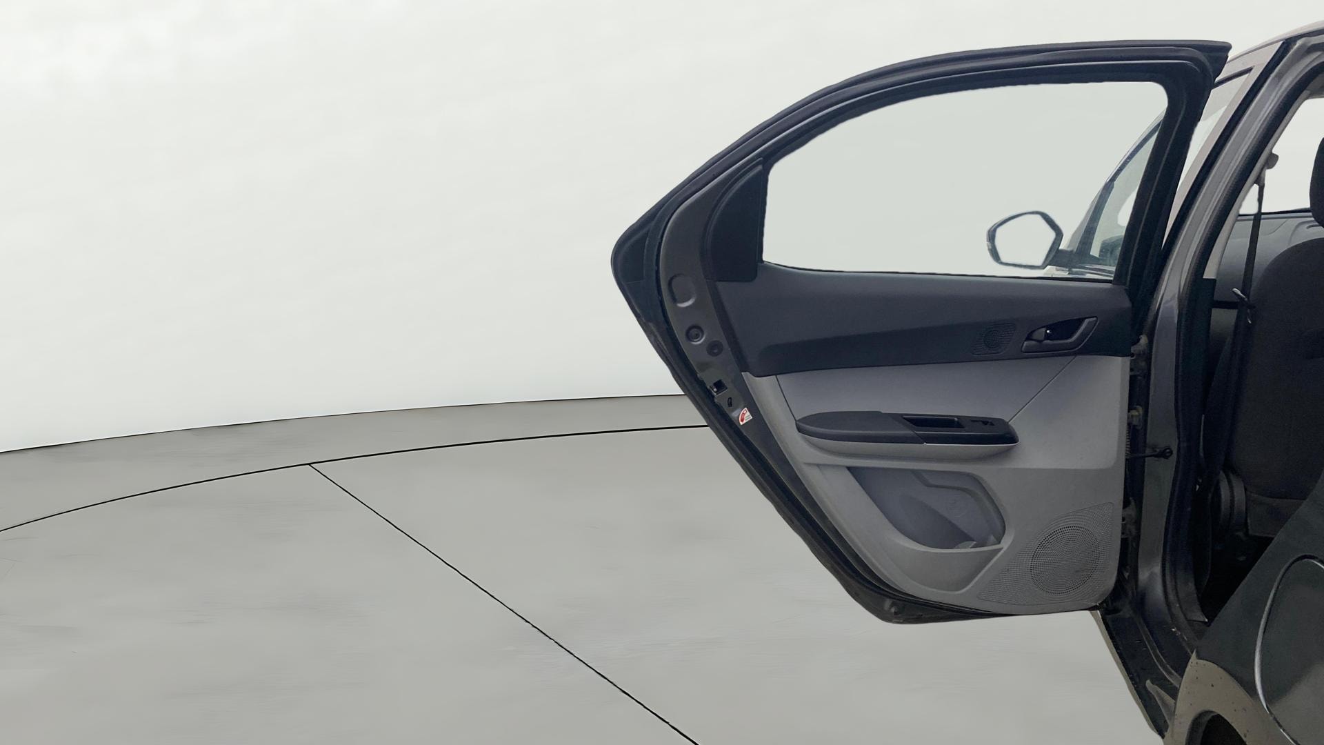 View 2024 Tata Tiago Revotorq XB Image 22 Used 2024 Tata Tiago Revotorq XB Image 22