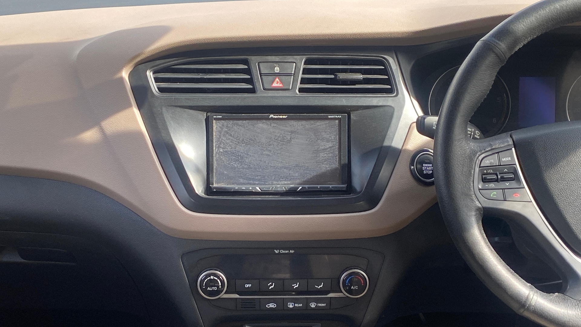 View 2015 Hyundai Elite i20 1.4 Asta Diesel Image 17 Used 2015 Hyundai Elite i20 1.4 Asta Diesel Image 17