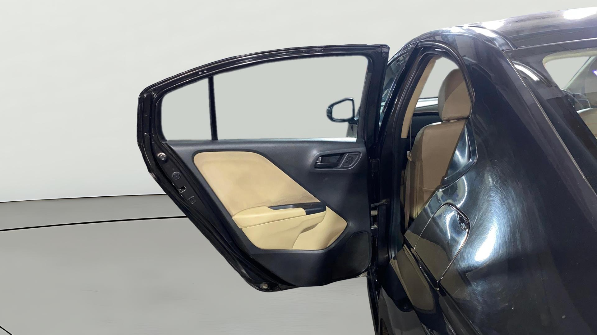 View 2014 Honda City ZX MT Diesel Anniversary Edition Image 23 Used 2014 Honda City ZX MT Diesel Anniversary Edition Image 23