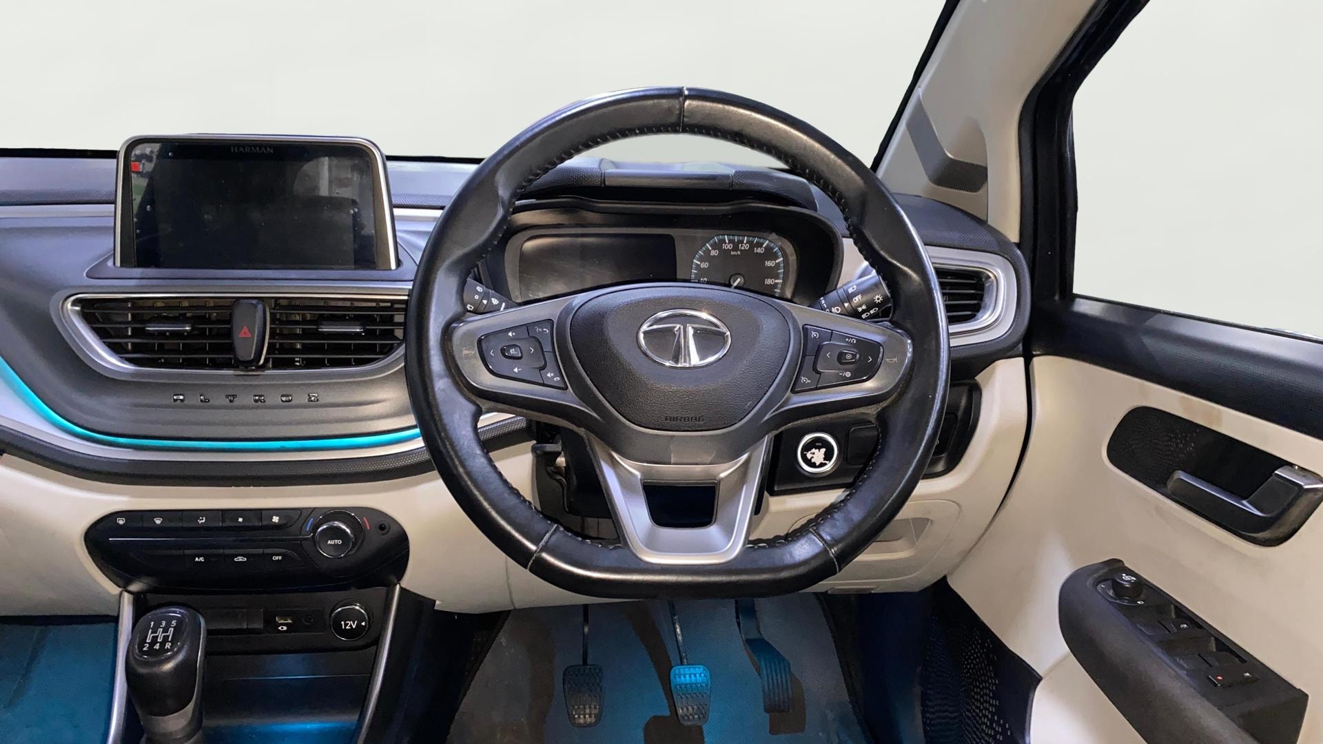 View 2021 Tata Altroz XZ Petrol Image 13 Used 2021 Tata Altroz XZ Petrol Image 13
