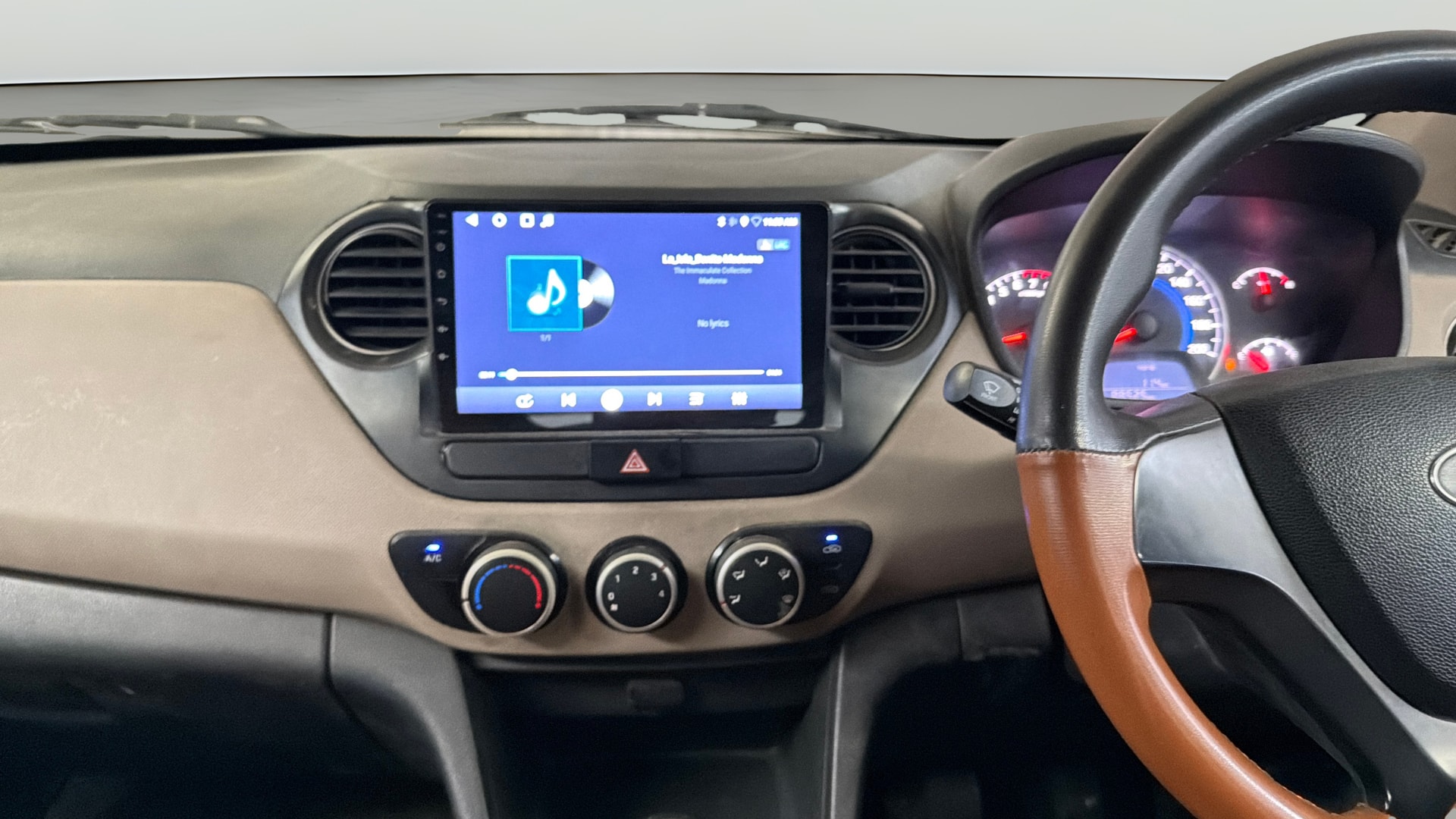 View 2014 Hyundai Grand i10 Magna 1.2 Kappa VTVT Image 17 Used 2014 Hyundai Grand i10 Magna 1.2 Kappa VTVT Image 17