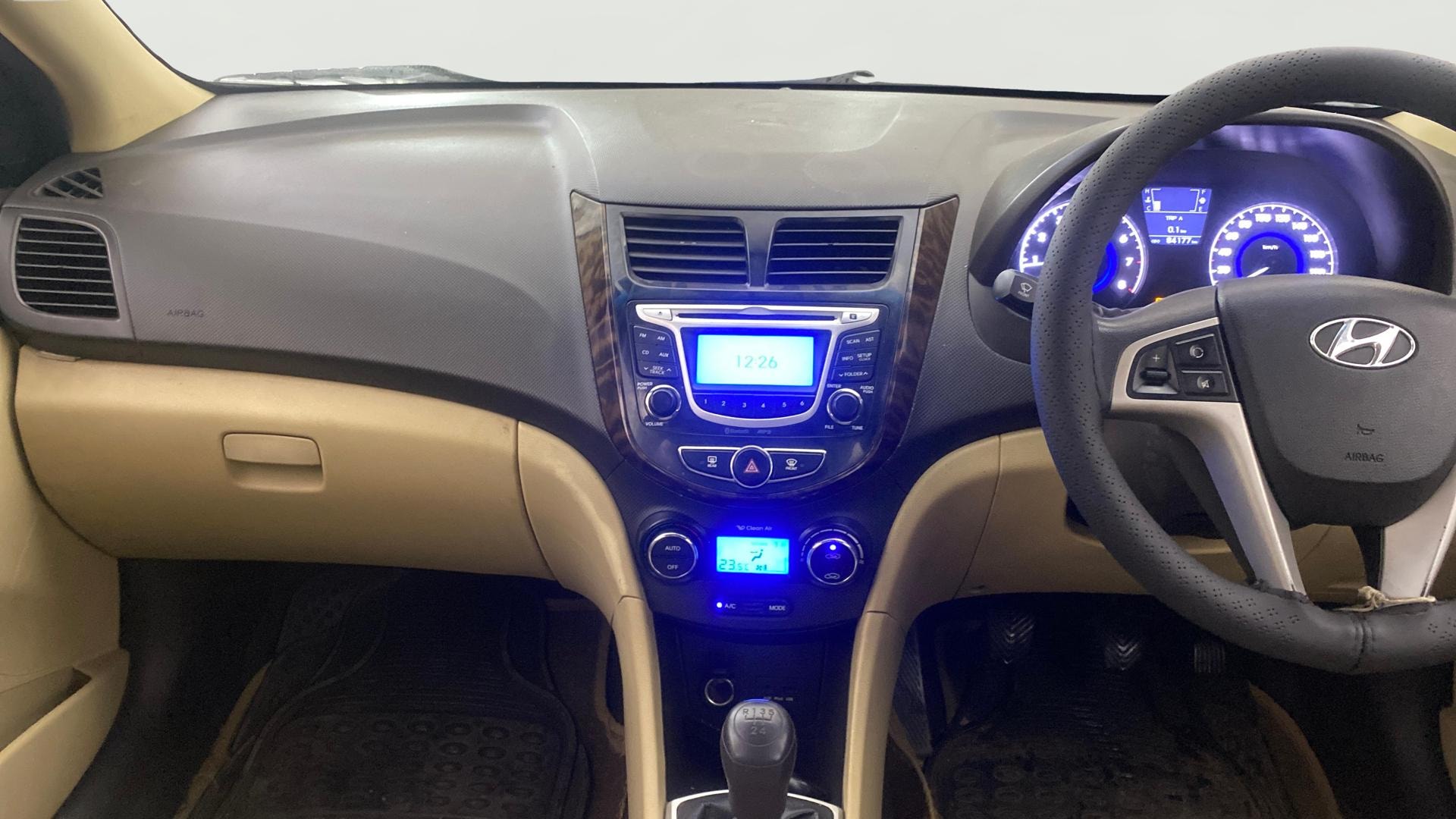 View 2013 Hyundai Fluidic Verna 1.6 VTVT SX Image 17 Used 2013 Hyundai Fluidic Verna 1.6 VTVT SX Image 17
