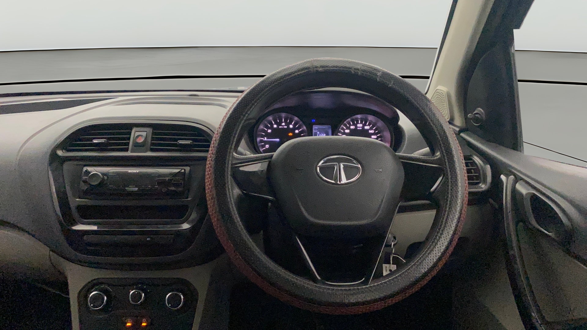 View 2018 Tata Tiago Revotorq XB Image 14 Used 2018 Tata Tiago Revotorq XB Image 14