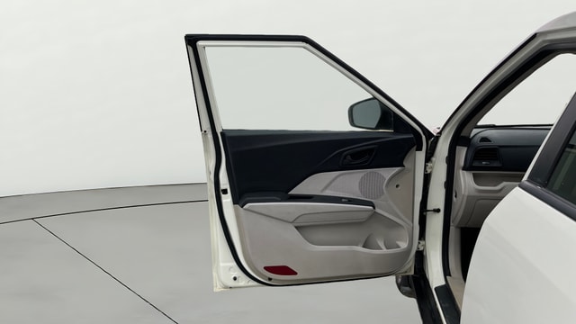 View Mahindra XUV300 Image 31 Used Mahindra XUV300 Image 31