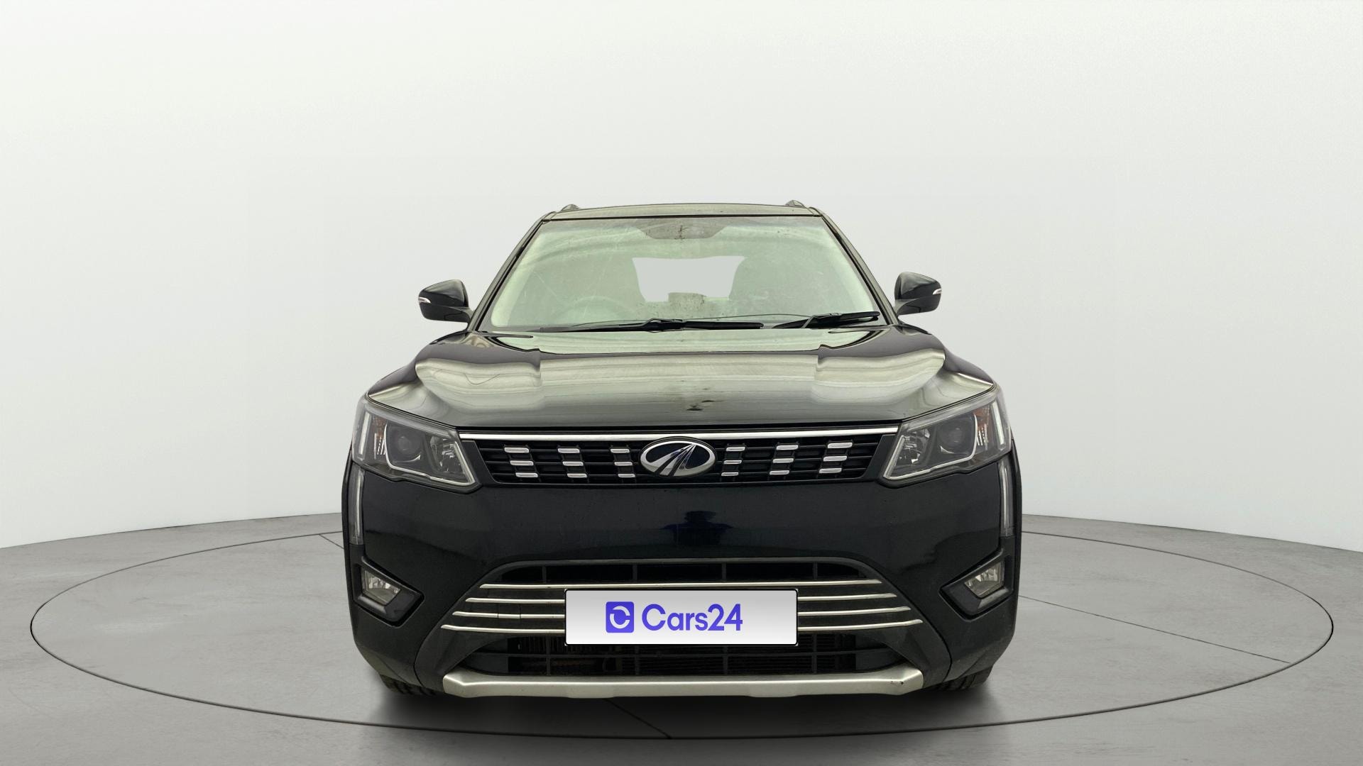 View 2021 Mahindra XUV300 W4 Petrol BS IV Image 1 Used 2021 Mahindra XUV300 W4 Petrol BS IV Image 1