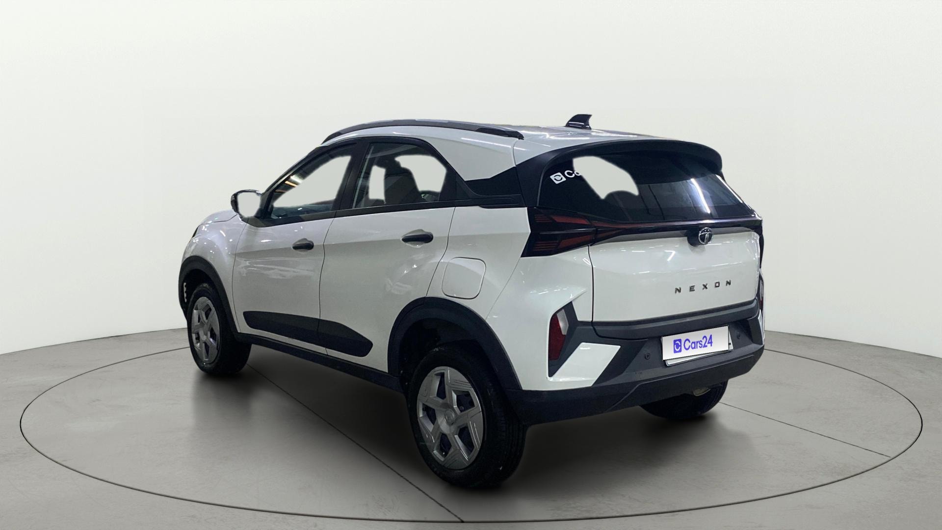 View 2023 Tata Nexon Revotron XE Image 2 Used 2023 Tata Nexon Revotron XE Image 2