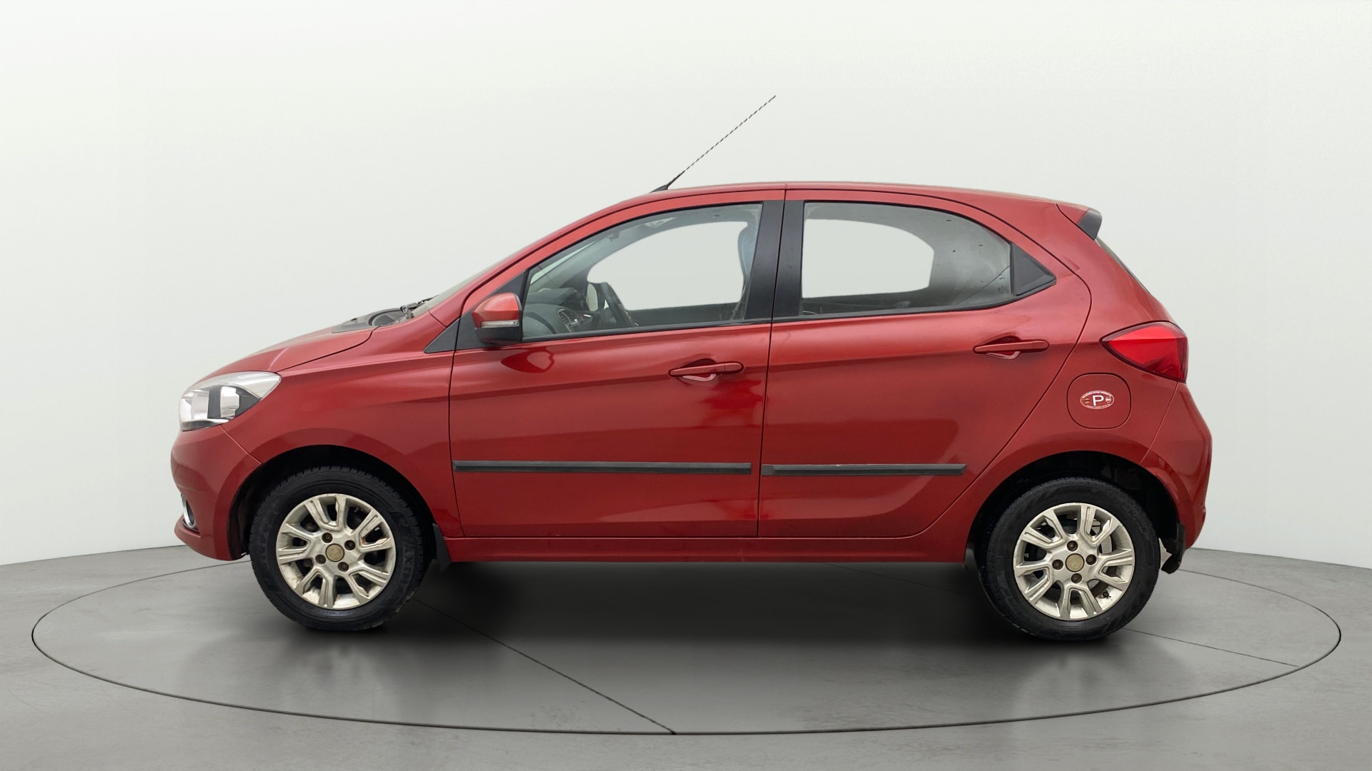 View 2018 Tata Tiago Revotorq XB Image 5 Used 2018 Tata Tiago Revotorq XB Image 5