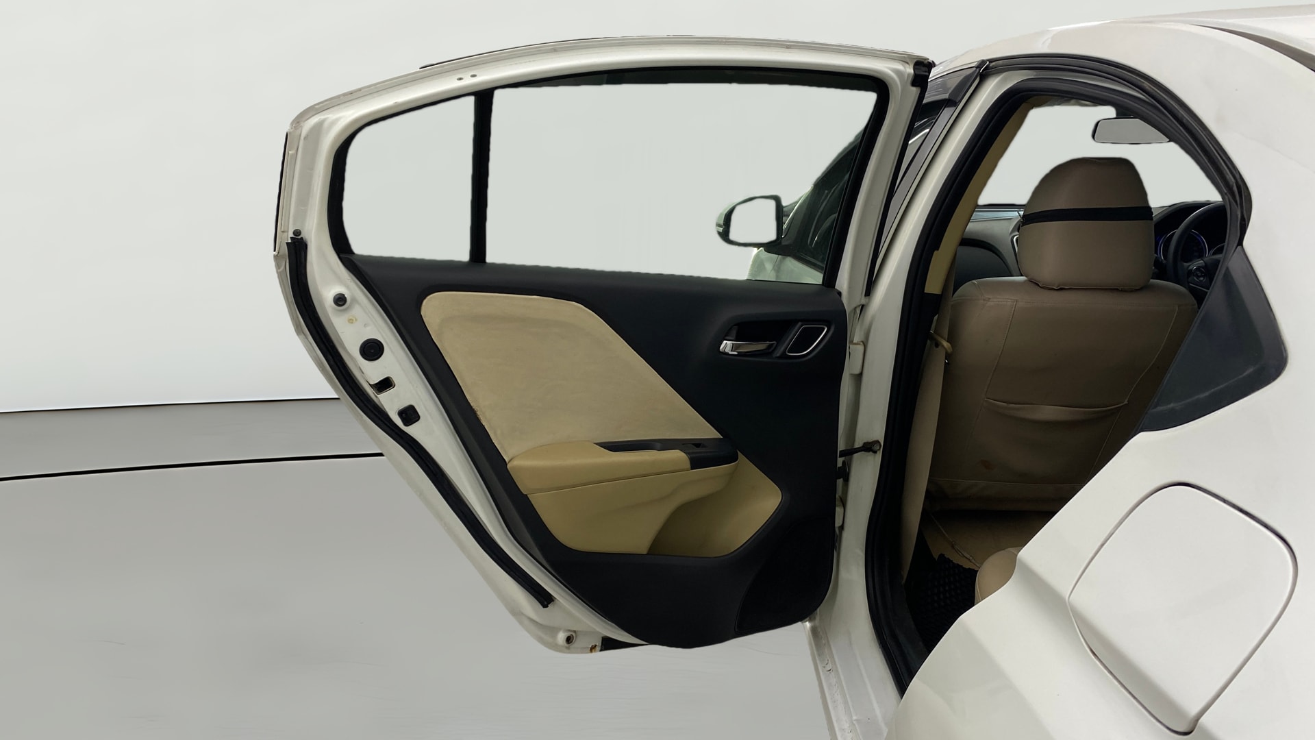 View 2019 Honda City ZX MT Diesel Anniversary Edition Image 23 Used 2019 Honda City ZX MT Diesel Anniversary Edition Image 23