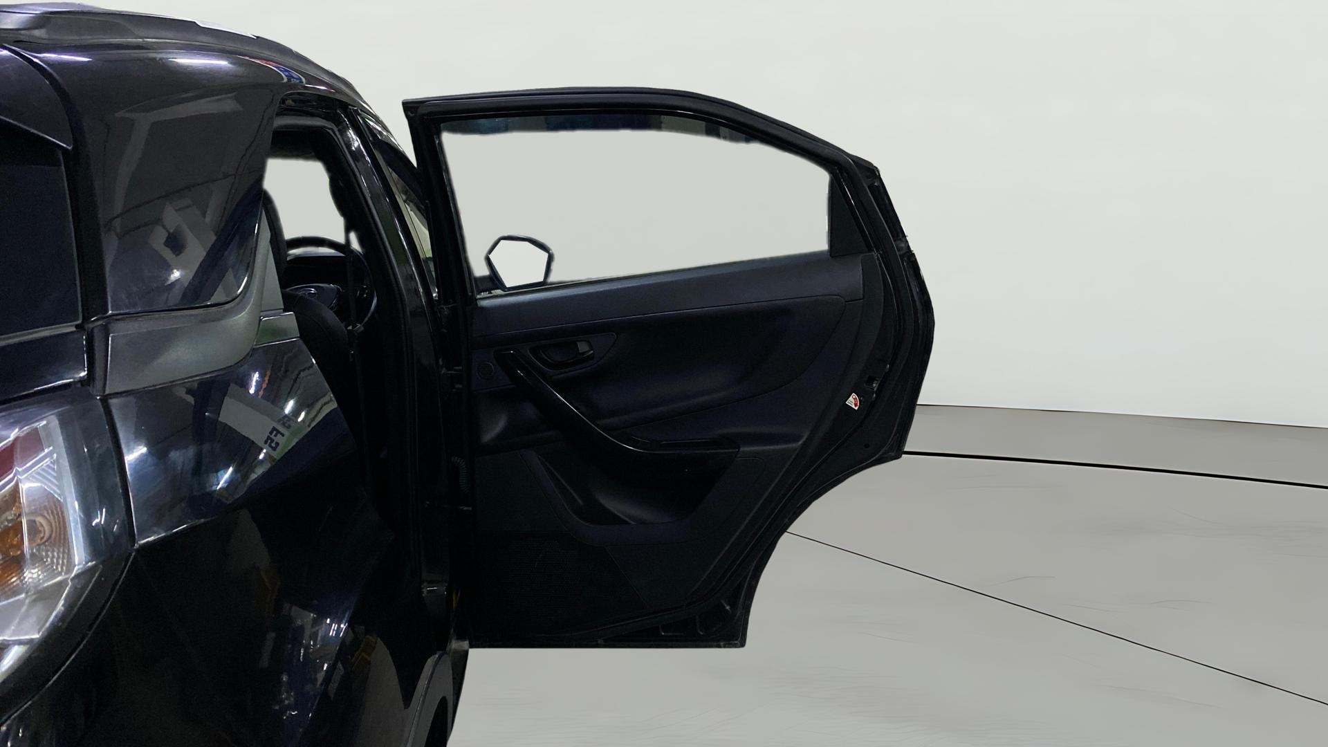 View 2022 Tata Nexon Revotorq XZ Plus (O) Dark Image 6 Used 2022 Tata Nexon Revotorq XZ Plus (O) Dark Image 6