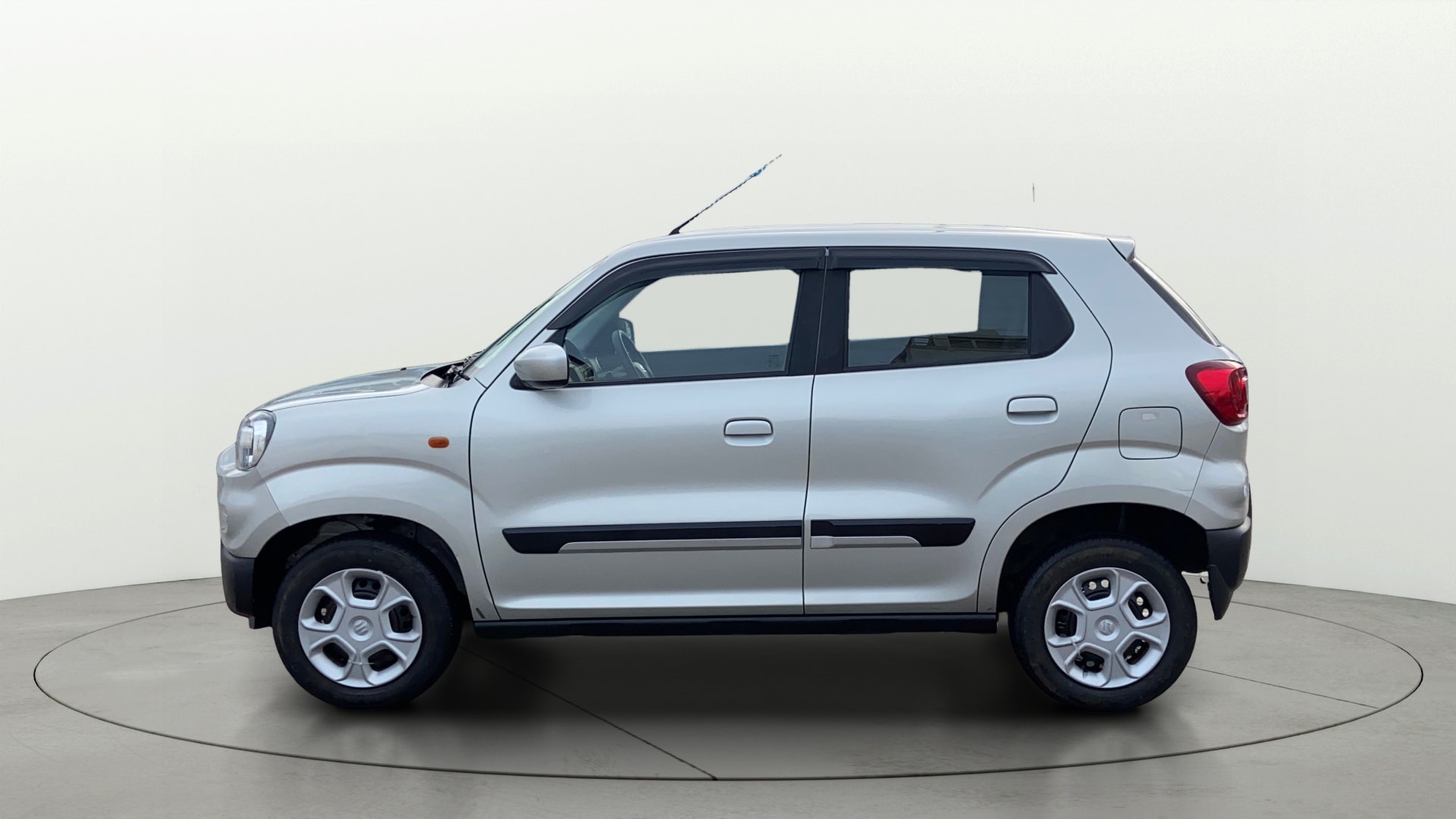 View 2022 Maruti Suzuki 1000 Base Variant Image 5 Used 2022 Maruti Suzuki 1000 Base Variant Image 5