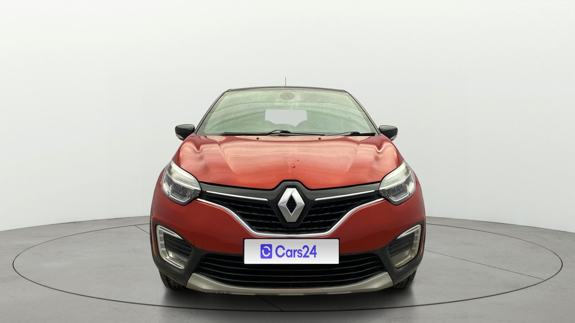 View 2018 Renault Captur Platine Diesel Dual Tone Image 1 Used 2018 Renault Captur Platine Diesel Dual Tone Image 1