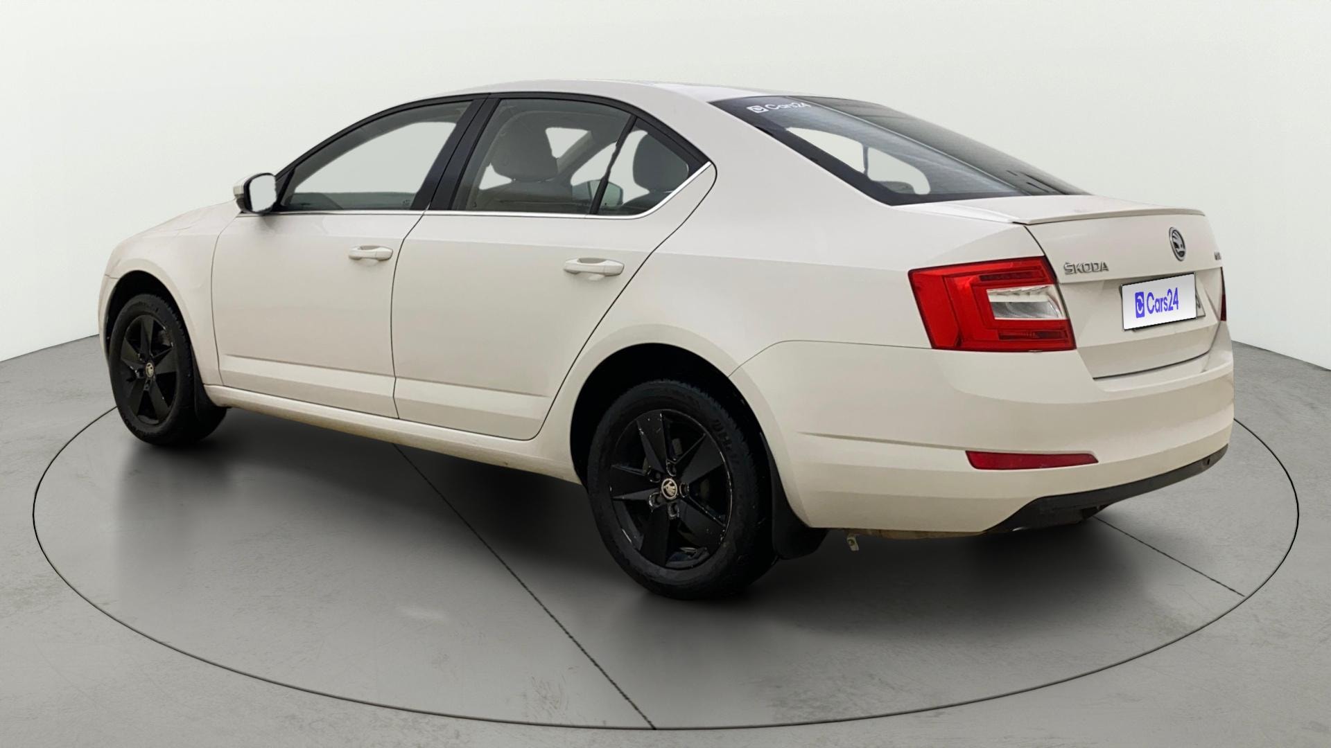 View 2017 Skoda Octavia 1.4 Style TSI MT Image 2 Used 2017 Skoda Octavia 1.4 Style TSI MT Image 2