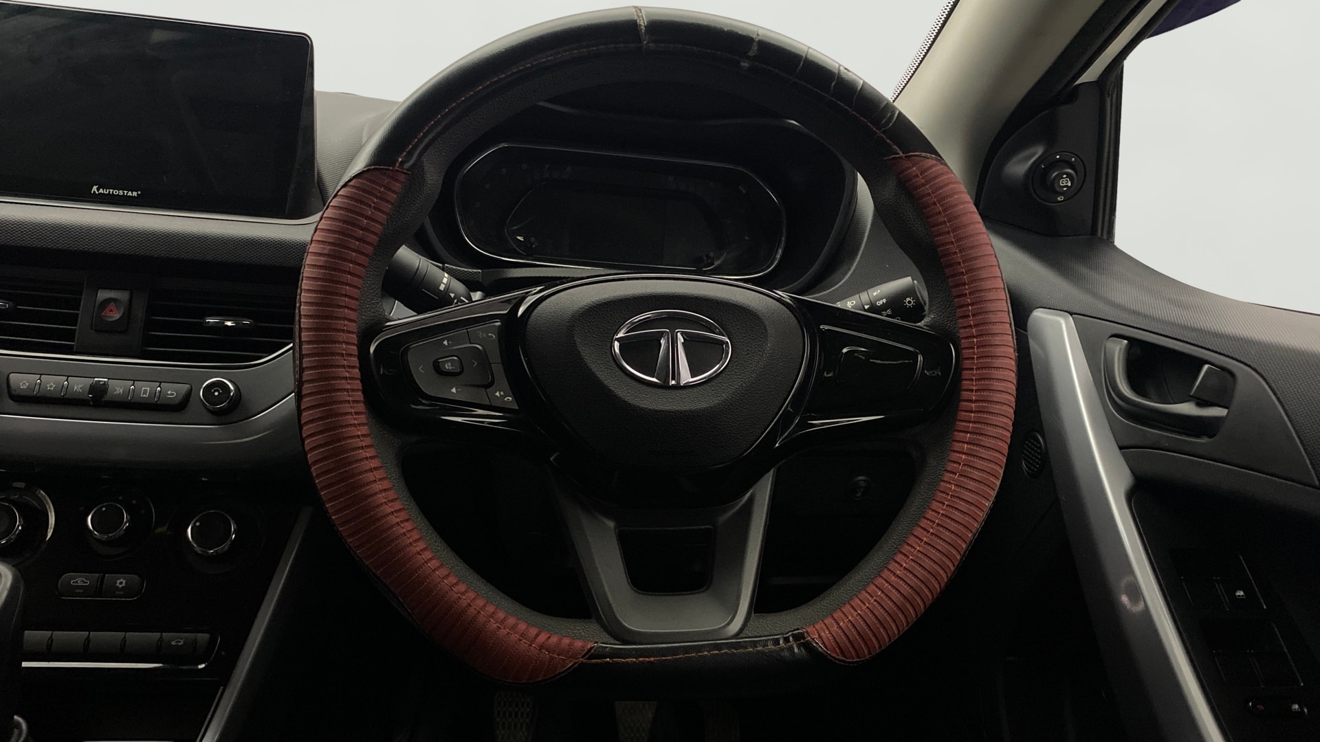 View 2022 Tata Nexon Revotron XE Image 20 Used 2022 Tata Nexon Revotron XE Image 20