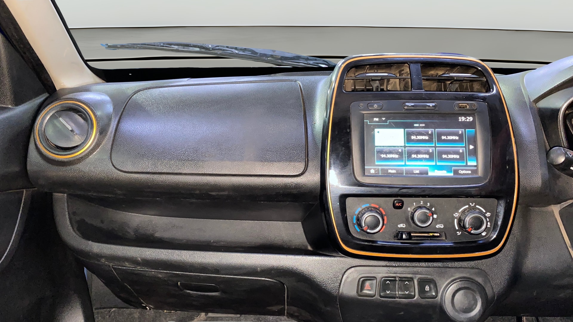 View 2017 Renault Kwid RXT 1.0 Driver Airbag Option Image 31 Used 2017 Renault Kwid RXT 1.0 Driver Airbag Option Image 31