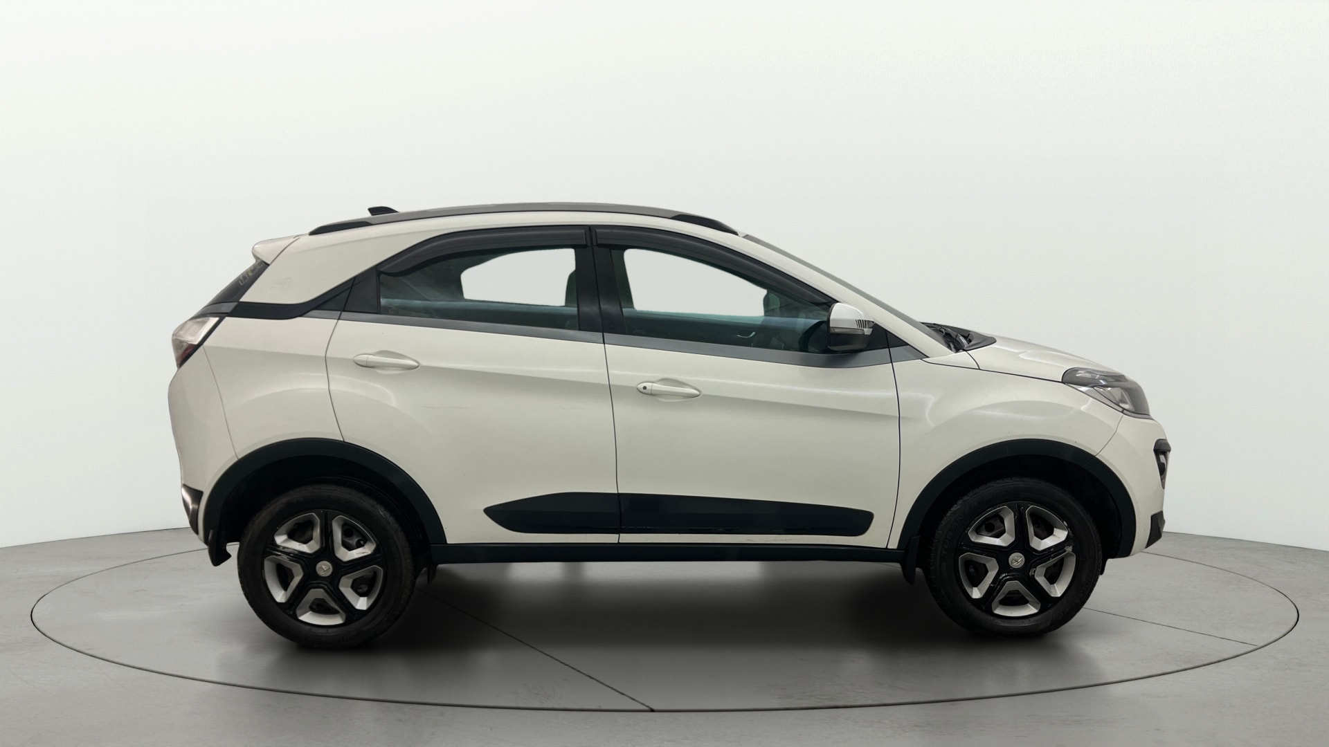 View 2019 Tata Nexon Revotorq XT Image 8 Used 2019 Tata Nexon Revotorq XT Image 8