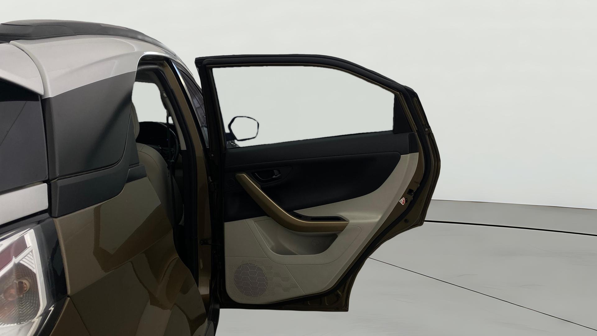 View 2023 Tata Nexon Revotorq XZA Plus Luxs AMT Jet Edition Image 8 Used 2023 Tata Nexon Revotorq XZA Plus Luxs AMT Jet Edition Image 8