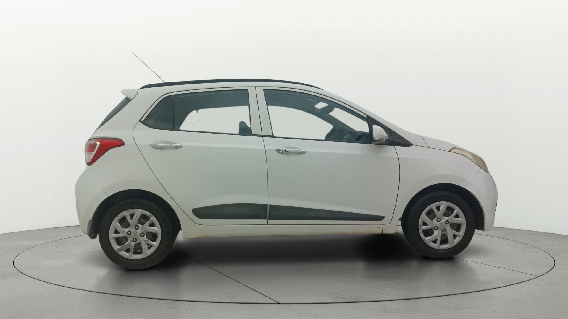 View 2015 Hyundai Grand i10 Asta AT 1.2 Kappa VTVT Image 27 Used 2015 Hyundai Grand i10 Asta AT 1.2 Kappa VTVT Image 27