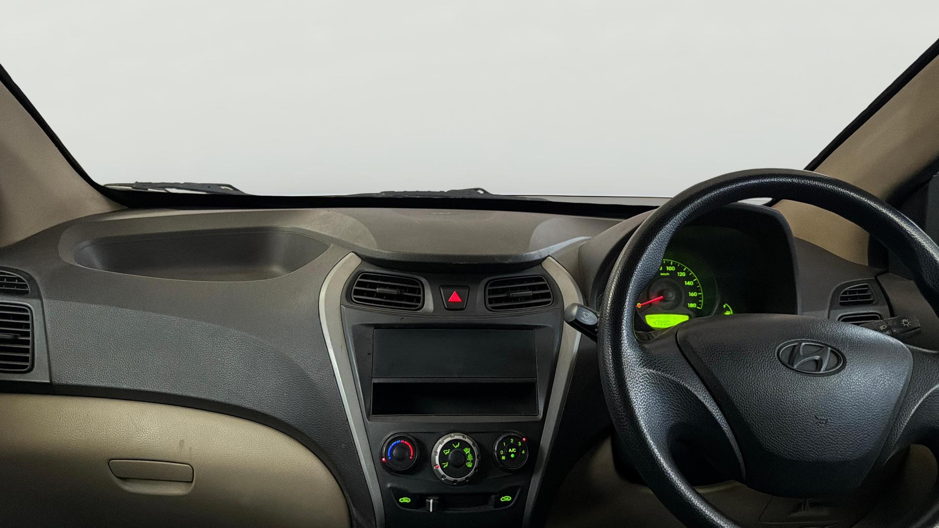 View 2015 Hyundai EON Era Plus Image 17 Used 2015 Hyundai EON Era Plus Image 17