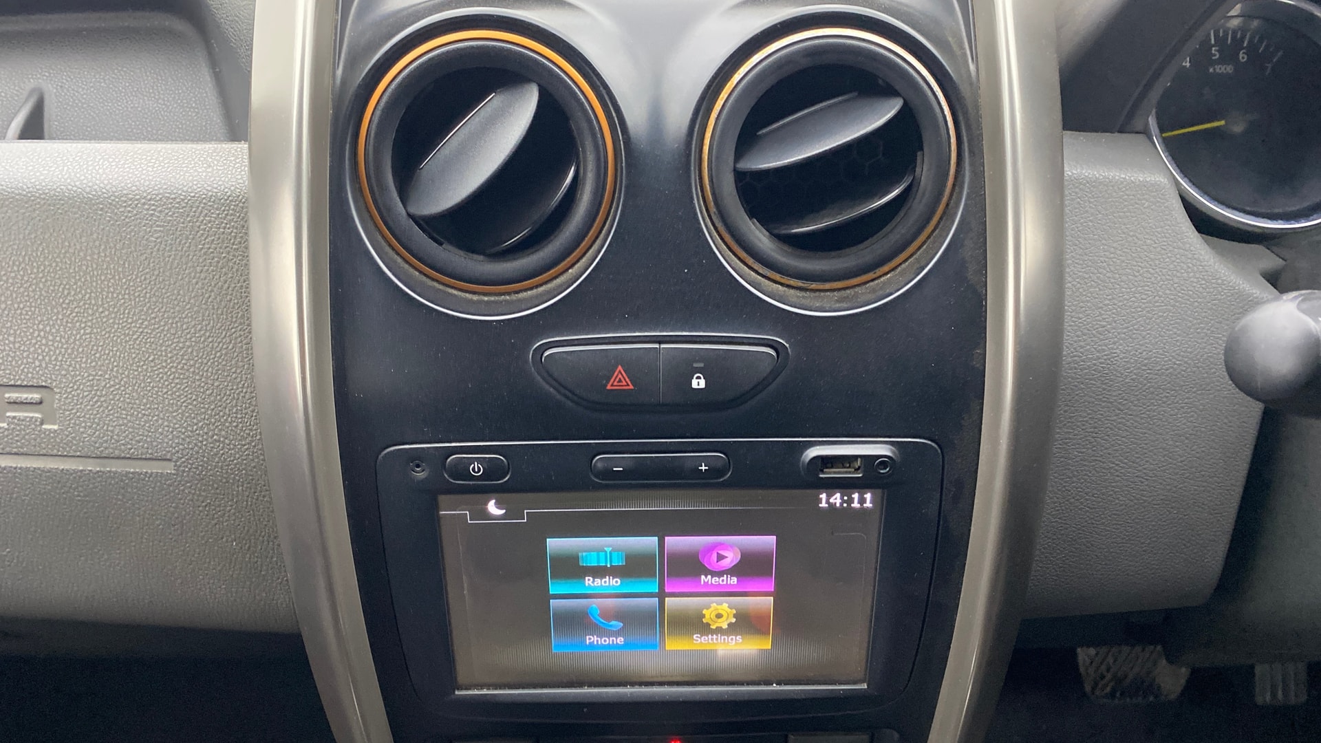 View 2017 Renault Duster Petrol RxS CVT Petrol Image 33 Used 2017 Renault Duster Petrol RxS CVT Petrol Image 33