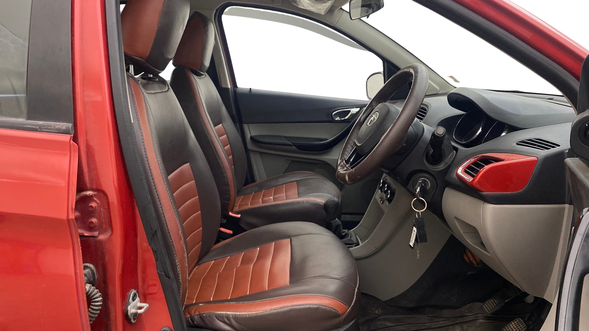 View 2019 Tata Tiago Revotorq XB Image 25 Used 2019 Tata Tiago Revotorq XB Image 25