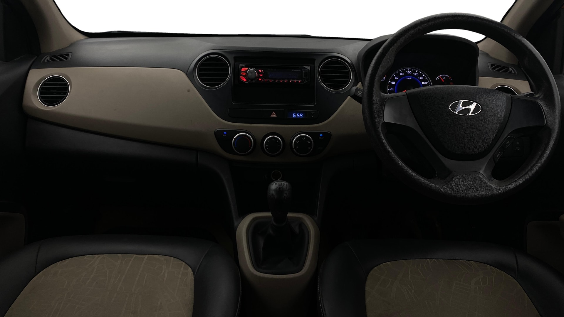View 2014 Hyundai Grand i10 1.1 Magna Diesel Image 15 Used 2014 Hyundai Grand i10 1.1 Magna Diesel Image 15
